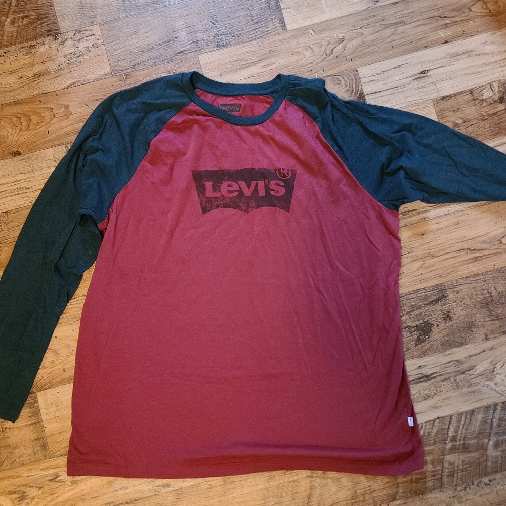 Multiple Levi's shirts - Picture 6 of 6